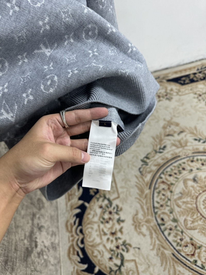 l0vis Vvtt0n sweater